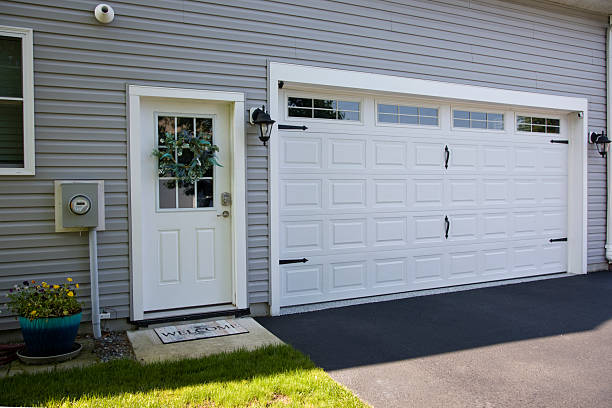 24/7 Emergency Garage Door Panel Replacement experts in Meadow Vale, KY
